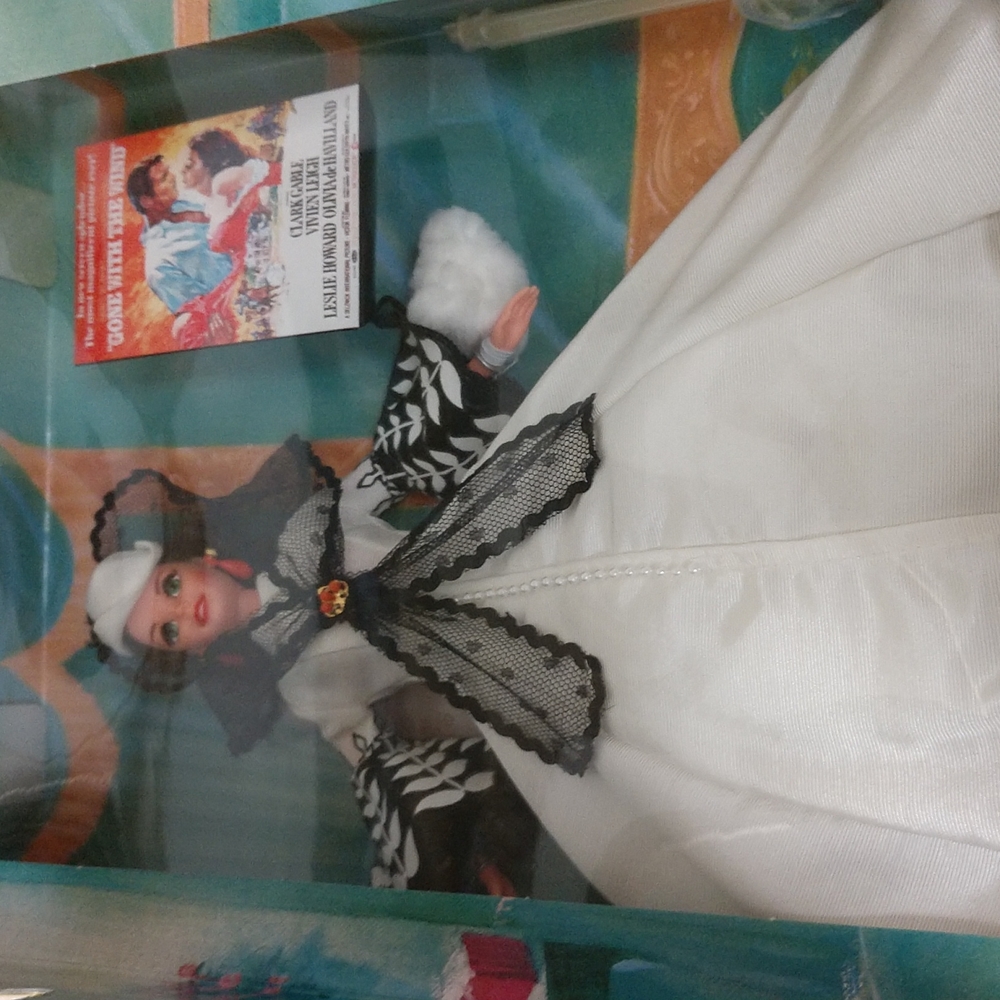 NIB Gone With The Wind Barbie As Scarlett O'Hara Doll
